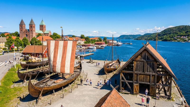 Radfahren auf Seeland - historische Kirche